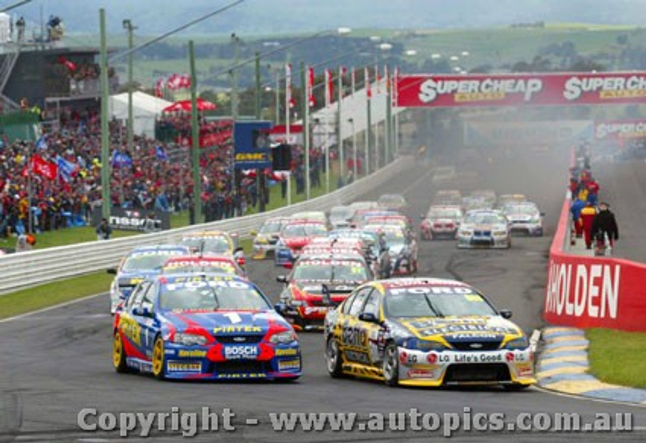 205700 - The start of the 2005 Supercheap Auto Bathurst 1000