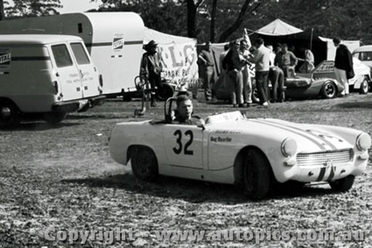 64415 - Doug Macarthur - Austin Healey Sprite - Catalina 1964 - Photographer Lance J Ruting