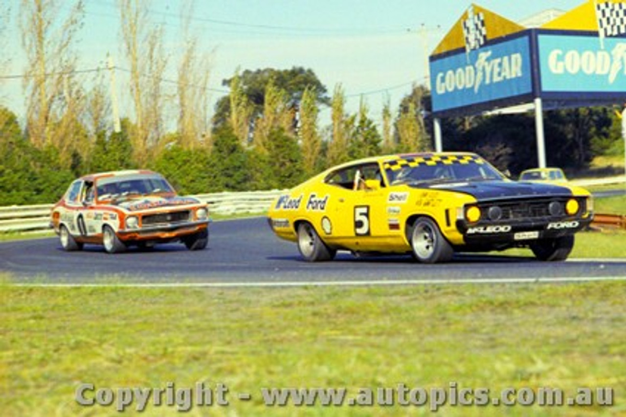 73031 - John Goss XA Falcon leads Peter Brock Torana XU1 - Sandown 1973