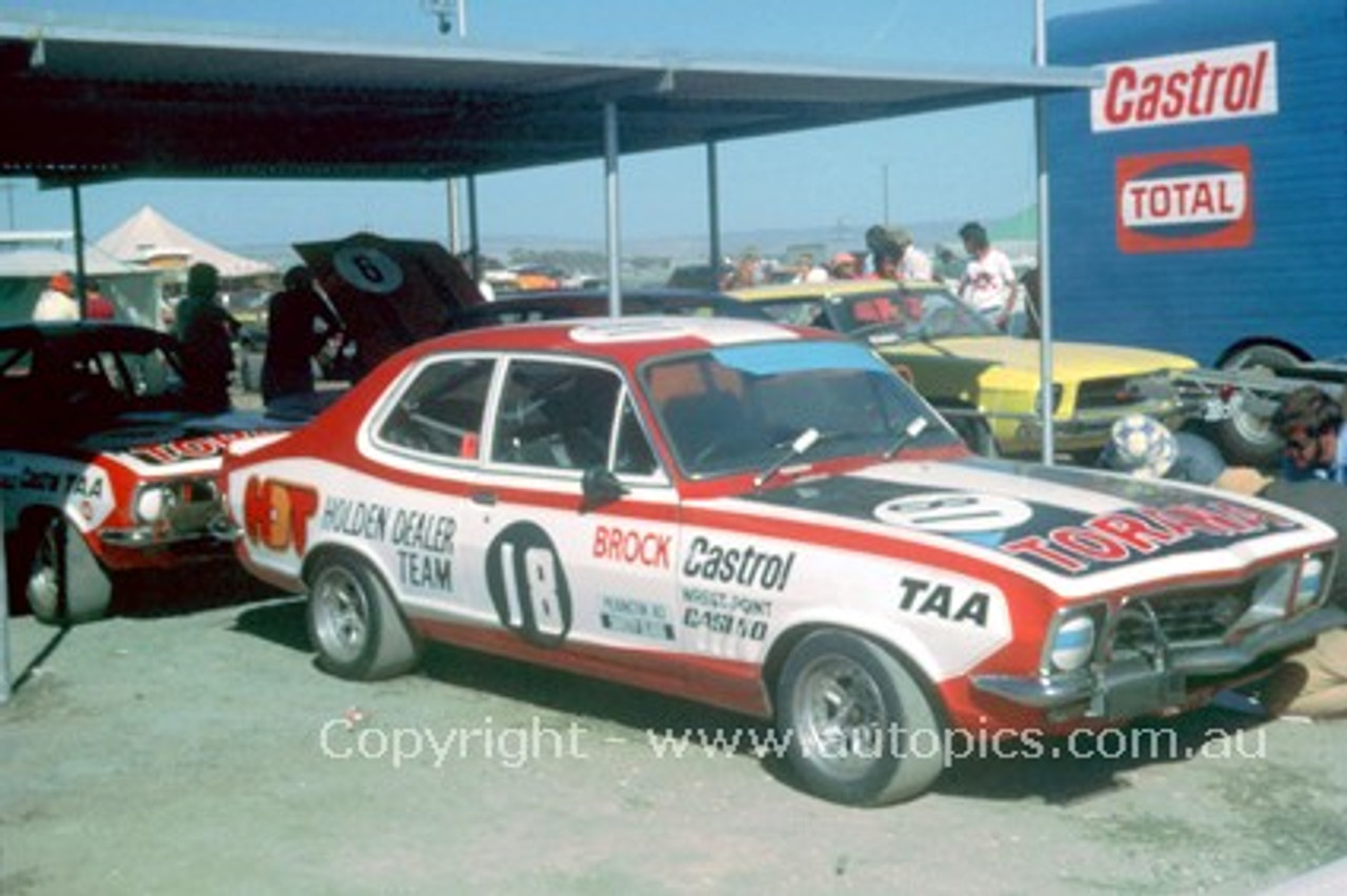 73170 - Peter Brock , Holden Torana XU1 - Adelaide 1973  - Photographer Peter Green