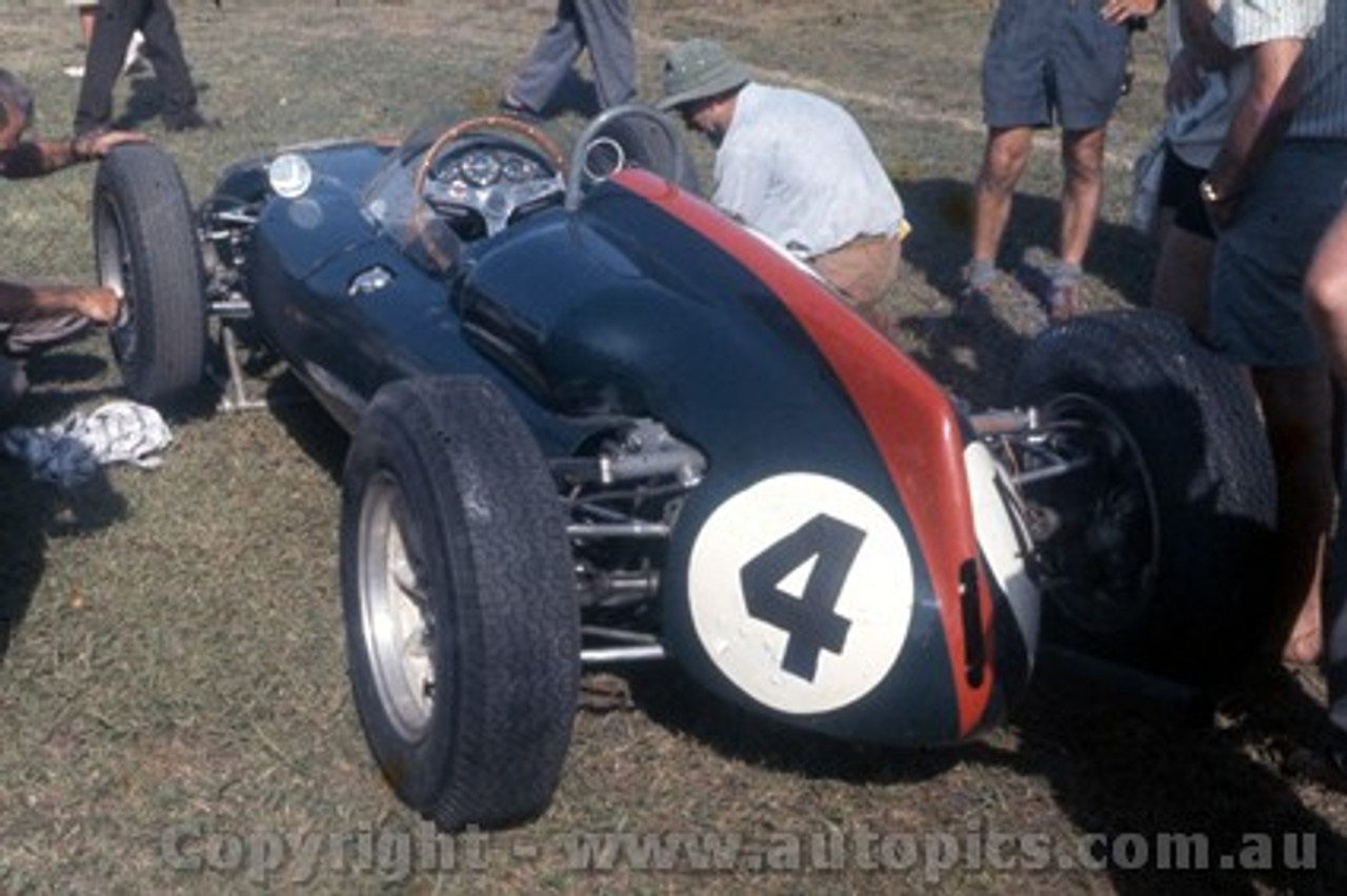 62550 - Lex Davison, Cooper Climax  - Warwick Farm 1962 - Photographer Adrien Schagen