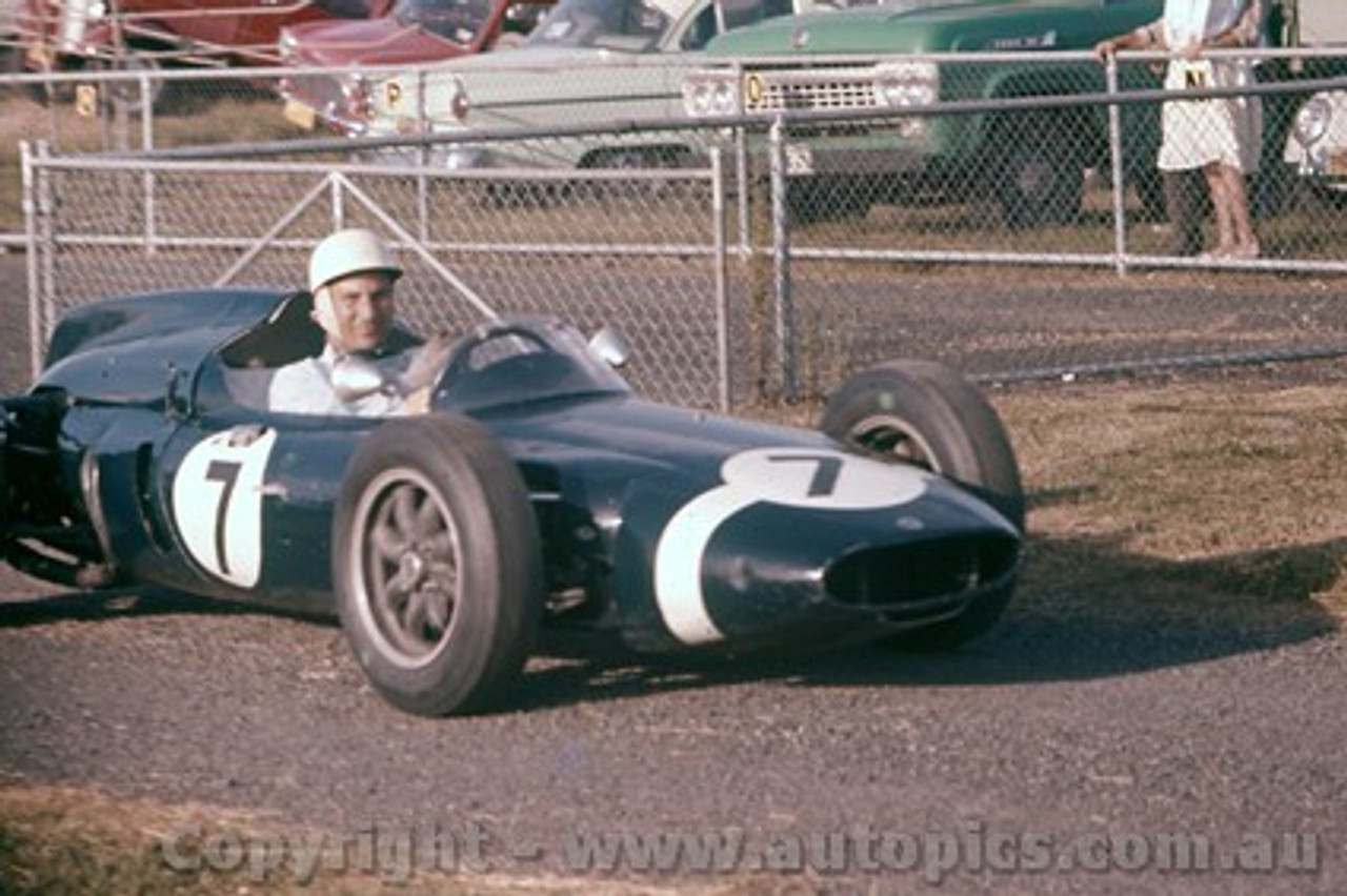 62551 - Stirling Moss, Cooper Climax  - Warwick Farm 1962 - Photographer Adrien Schagen