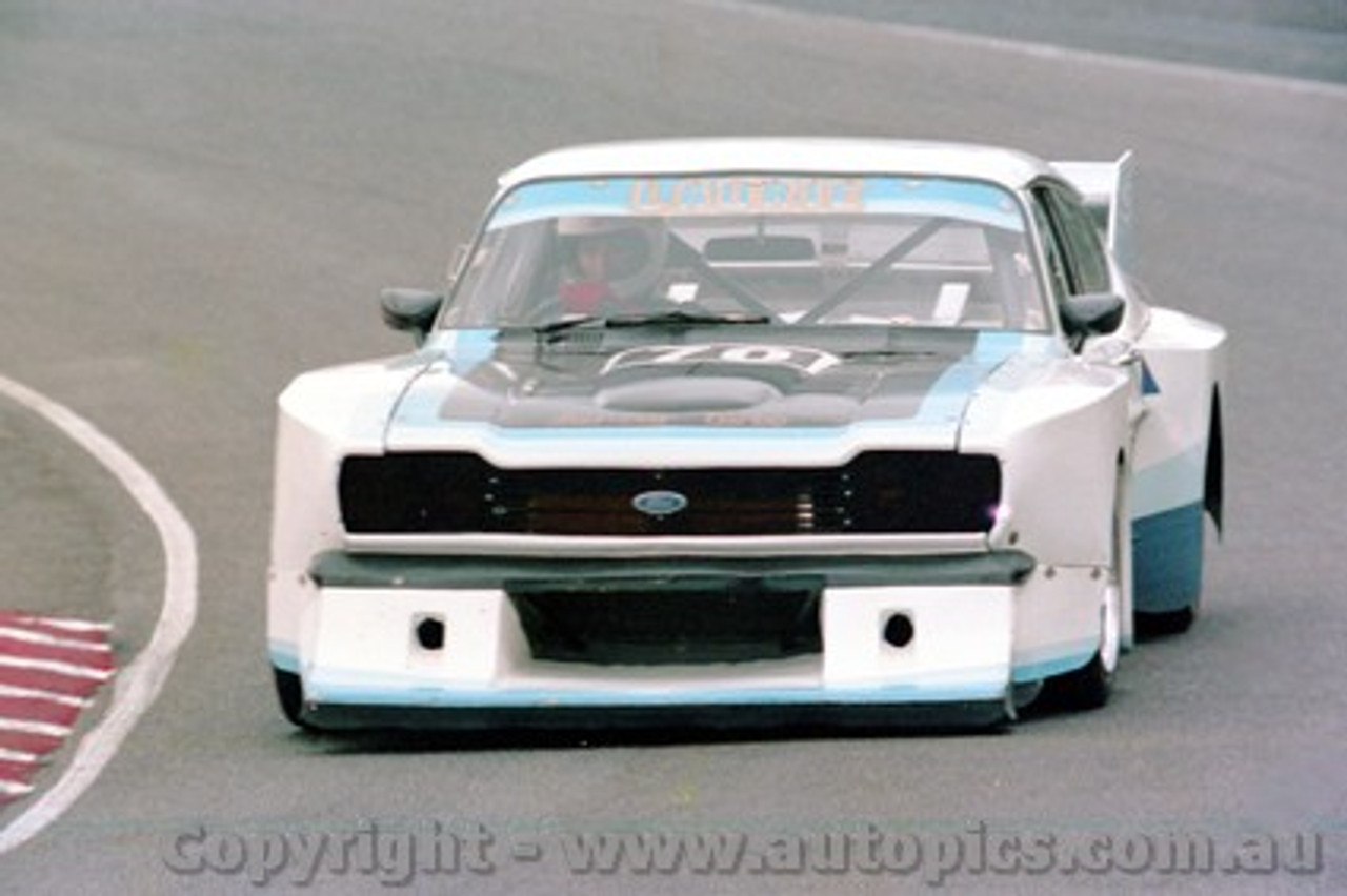 82070 - Laurie Hazelton, Ford Capri - Oran Park  1982  - Photographer Lance Ruting