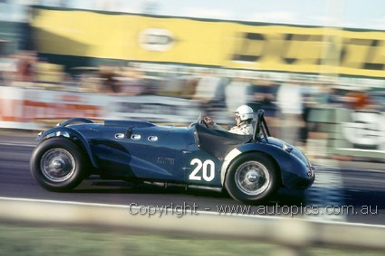 695995 - I. McDonald Allard J2 V8 - Warwick Farm 7th December 1969 - Photographer Jeff Nield