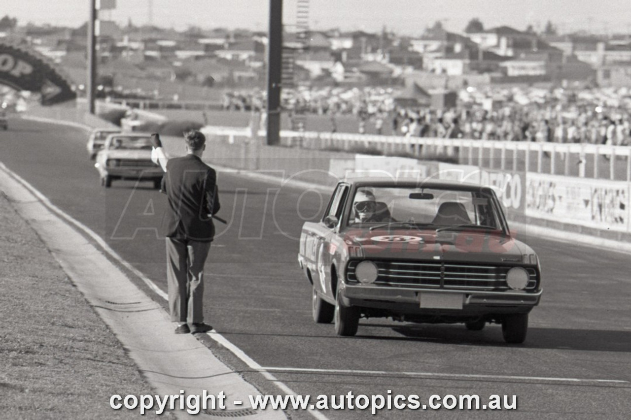 70318 - Garry Rogers,  Sandown International Motor Raceway, 1970, Valiant Pacer - Photographer Peter D'Abbs 70318 - Garry Rogers,  Sandown International Motor Raceway, 1970, Valiant Pacer - Photographer Peter D'Abbs