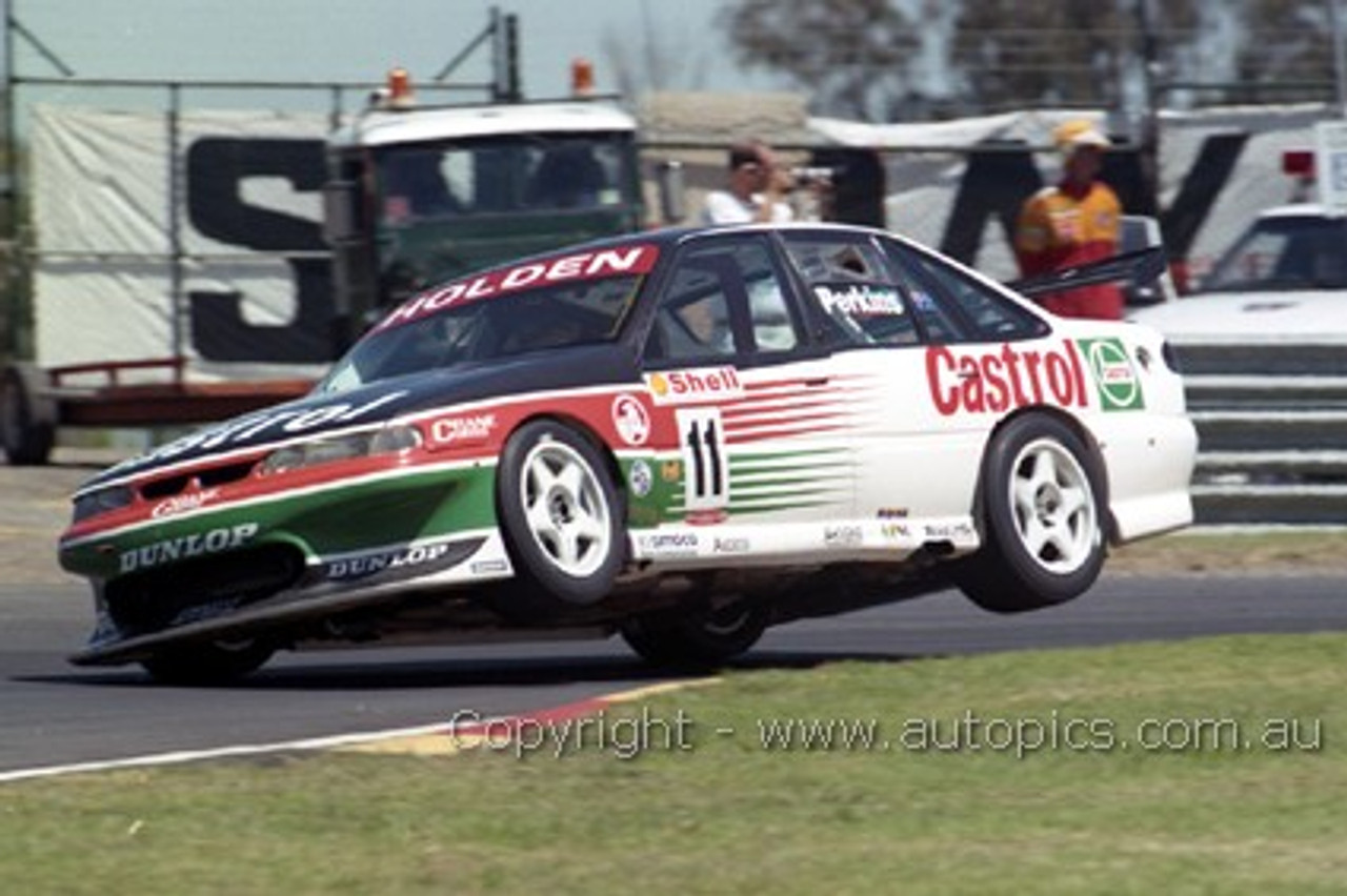 98205 - Larry Perkins, Holden Commodore VS - Sandown 1998 - Photographer Marshall Cass