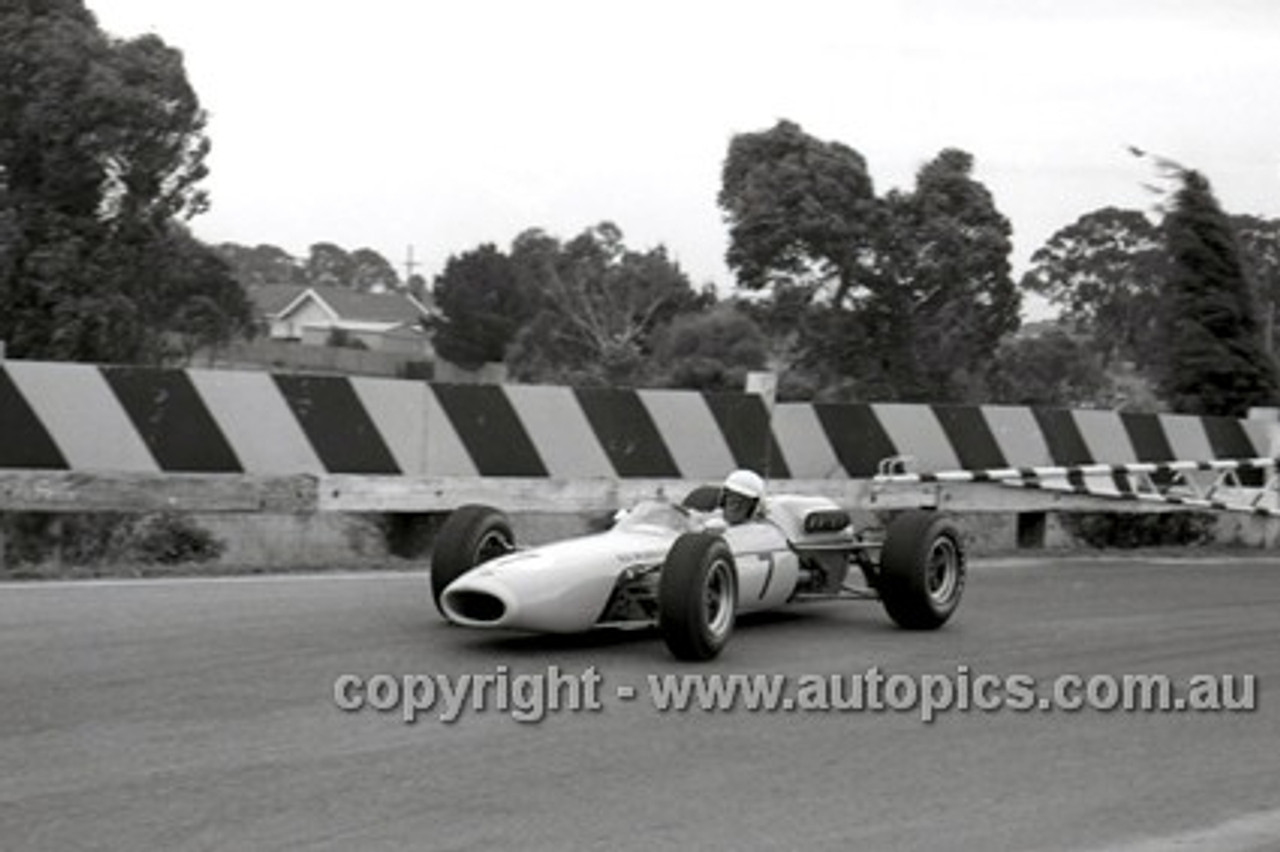 65548 - Frank Gardner,  Brabham - Sandown Tasman Series   21st February 1965  - Photographer Peter D'Abbs