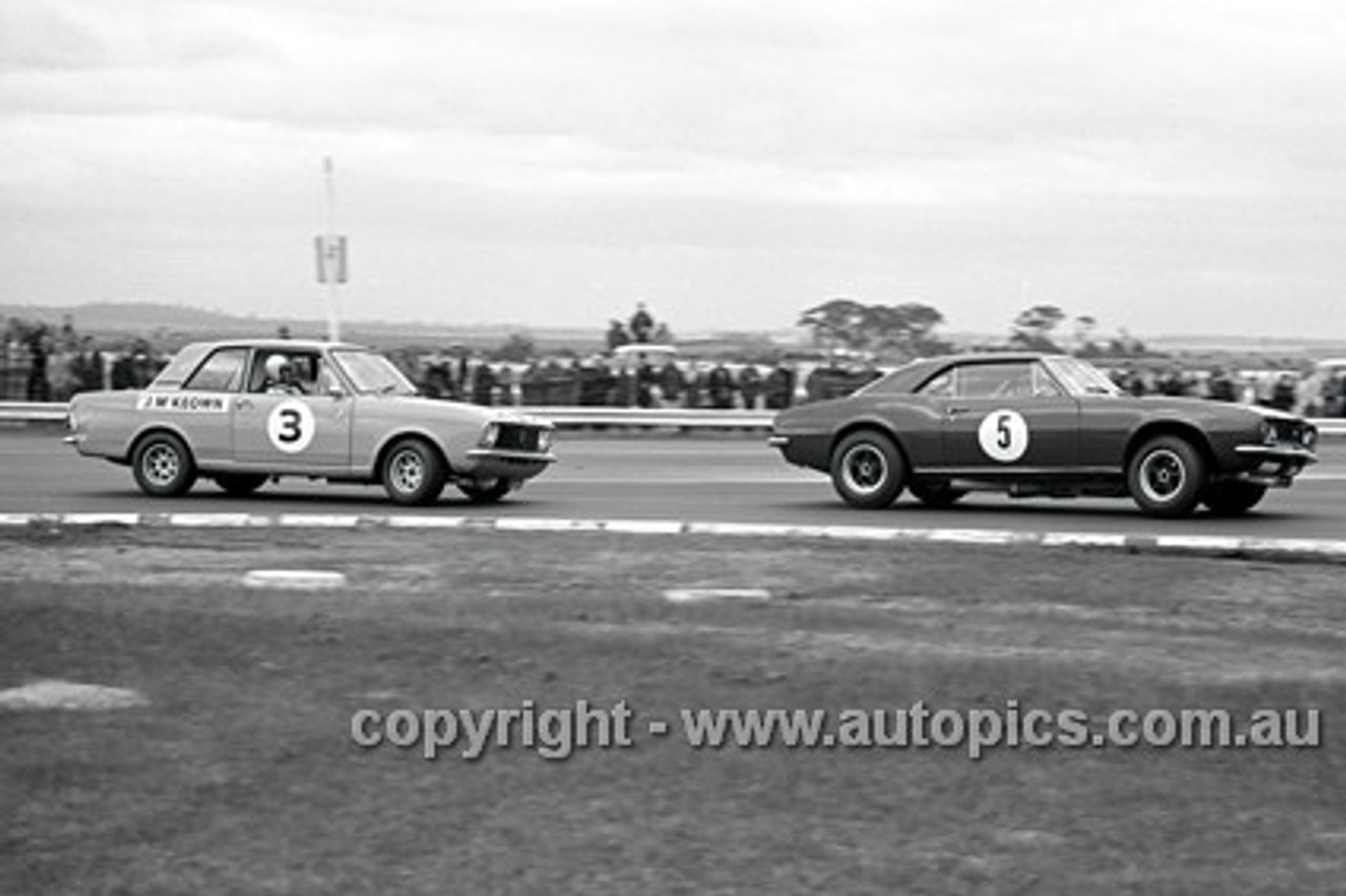 69141 - Terry Allen, Chev Camaro & Norm Beechey driving Jim McKeown Lotus Cortina - Calder 1969 - Photographer Peter D'Abbs