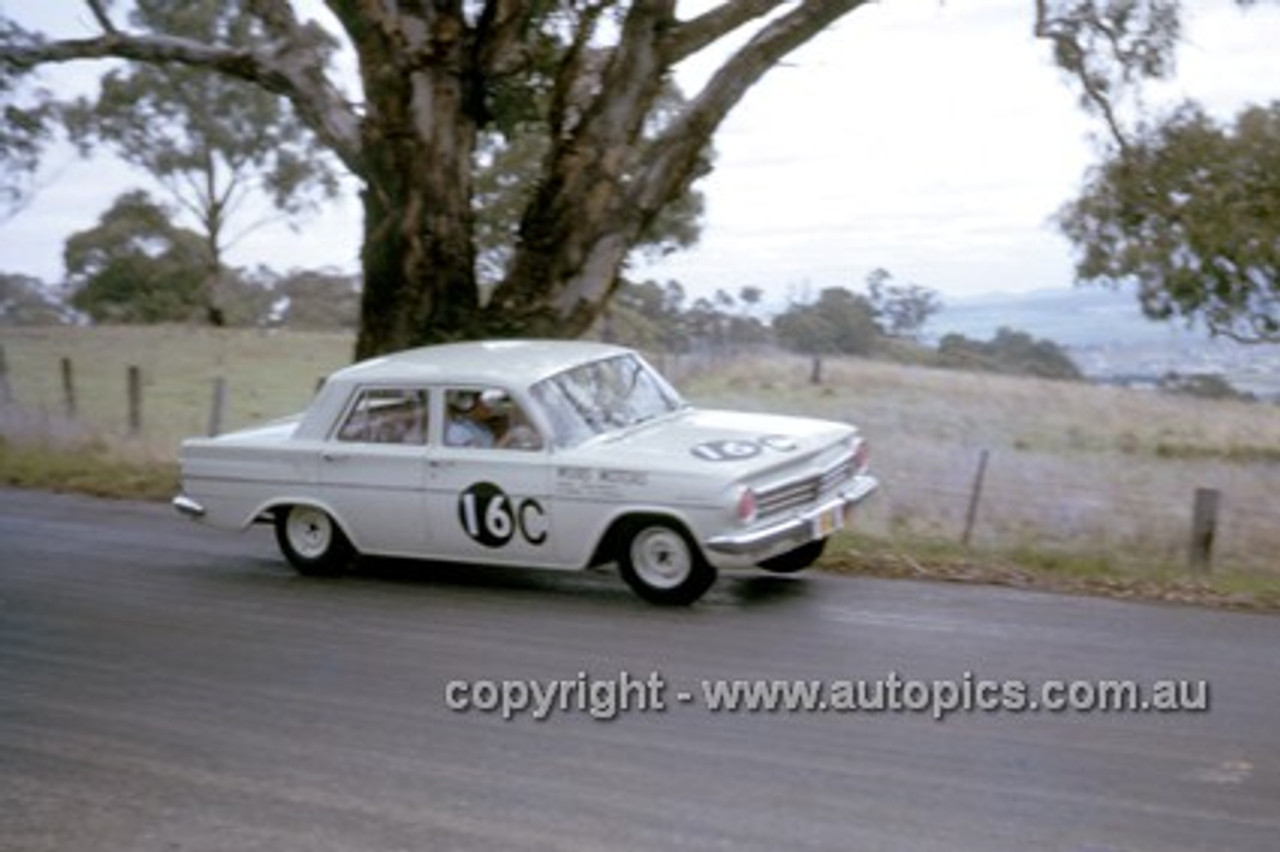 63714 - Keven Bartlett & Bill Reynolds, Holden EH S4 179 - Armstrong 500 Bathurst 1963 - Photographer Ian Thorn