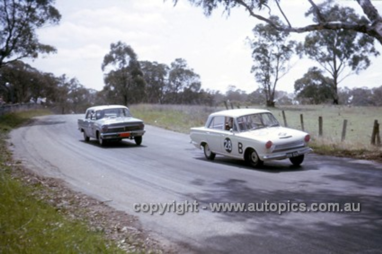 63719 - Ern Abbott & Alan Caelli, Ford Cortina 1500 & Morgan / Sach Holden EH S4 - Armstrong 500 Bathurst 1963 - Photographer Ian Thorn