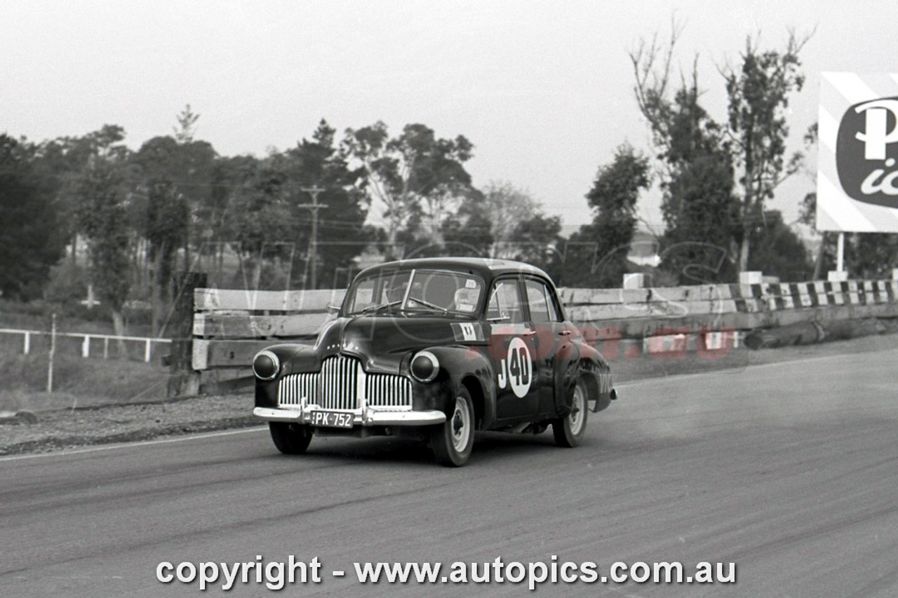 62116 - Norm Beechey, Sandown International Motor Raceway, 1962, Holden FX - Photographer Peter D'Abbs