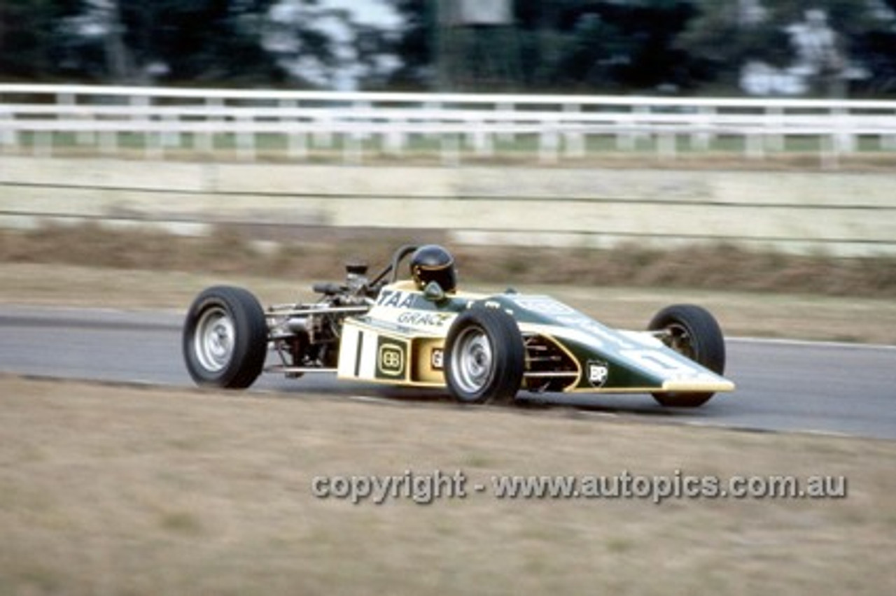 73549 - John Leffler -  Bowin P6F Formula Ford - Warwick Farm 1973 - Photographer Jeff Niel