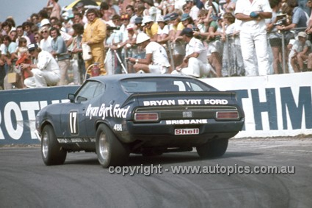 77066 - Dick Johnson, Falcon - Oran Park 1977 - Photographer Neil Stratton