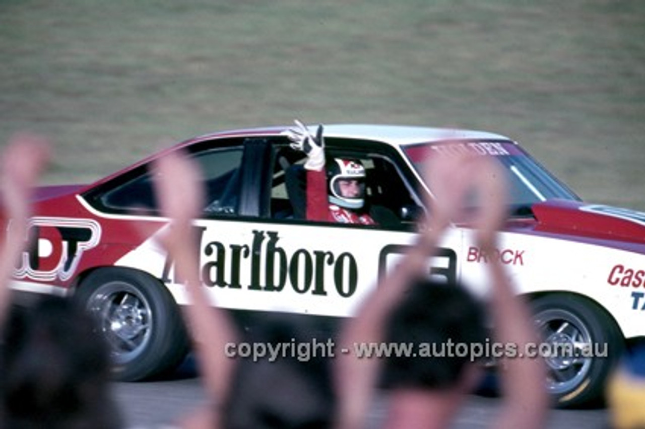 78053 - Peter Brock Holden Torana - Oran Park 1978 - Photographer Neil Stratton