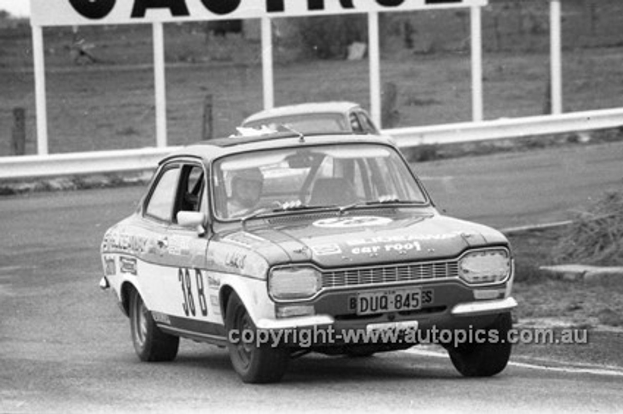 72787 - L. Manticas & P. Hogan, Ford Escort T/ C - Bathurst 1972- Photographer Lance J Ruting