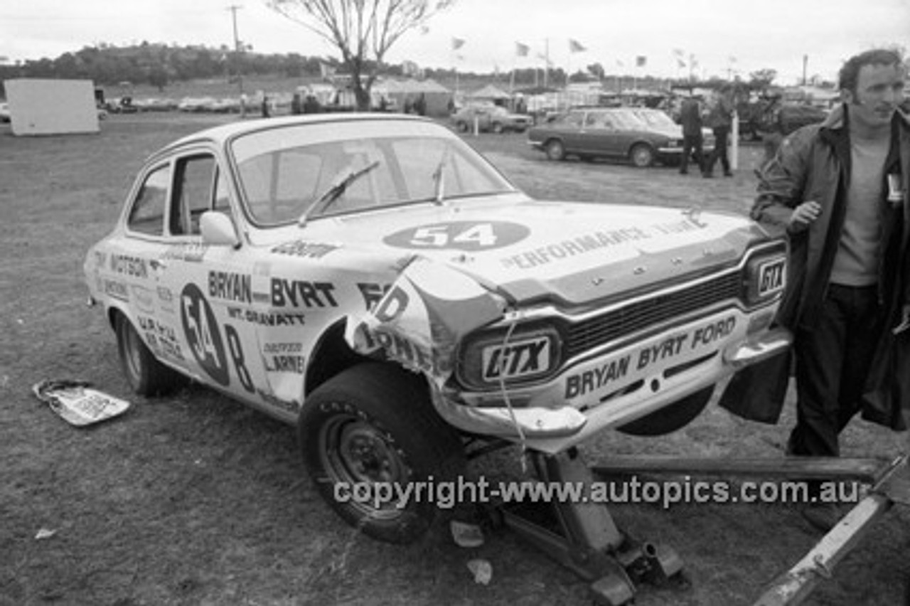 72809 - Lyndon Arnel, Ford Escort T/C - Bathurst 1972- Photographer Lance J Ruting