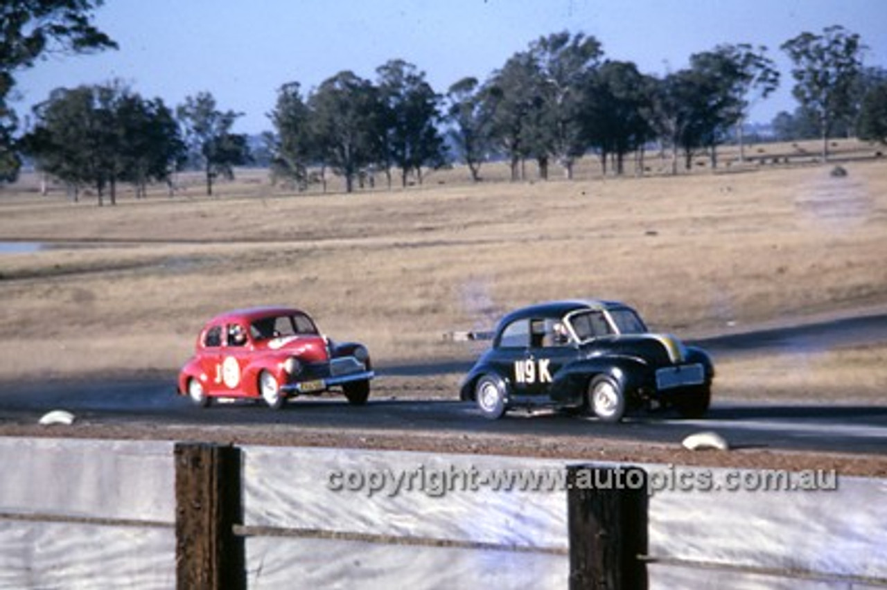 620079 -  Warren Weldon, Morris Minor - Oran Park September 1963 - Photographer Bruce Wells.