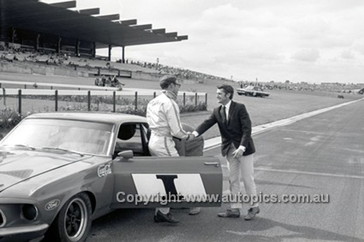 69145 - Allan Moffat & Adrian Ryan, Trans AM Mustang - Sandown 9th November 1969 - Photographer Peter D'Abbs