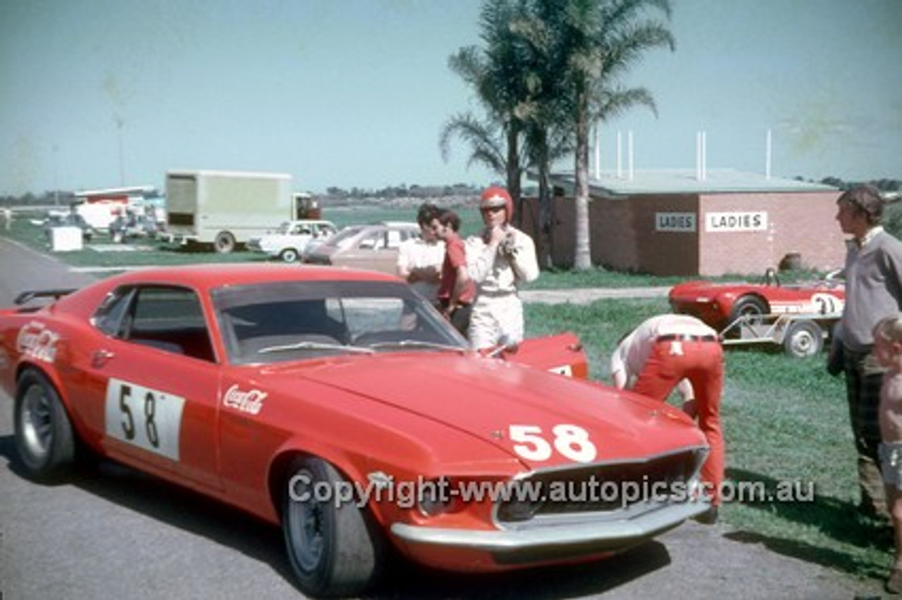 69147 - Allan Moffat, AM Mustang Surfers Paradise 1969 - AUTOPICS