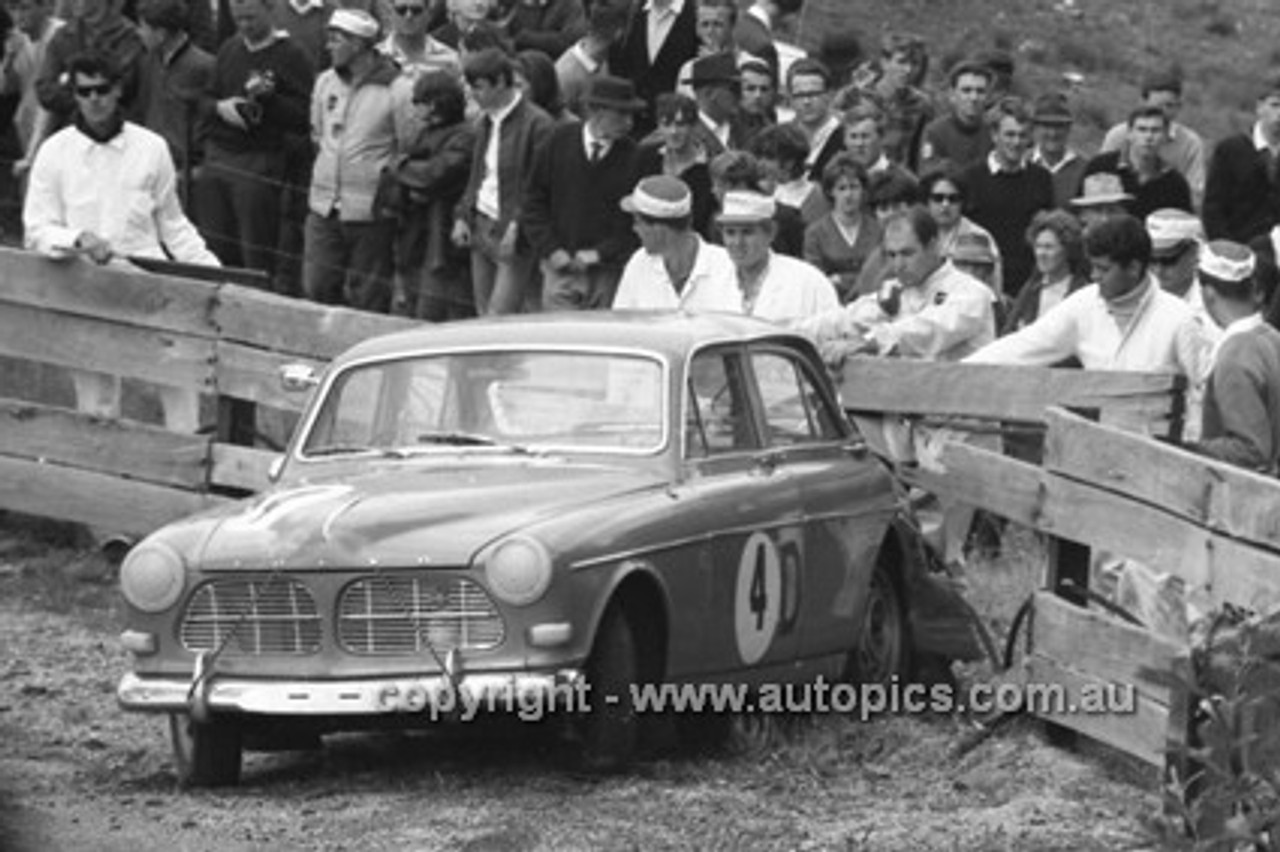 66768  - Gerry Lister & Ron Porter, Volvo 122S - Gallaher 500 Bathurst 1966 - Photographer Lance J Ruting