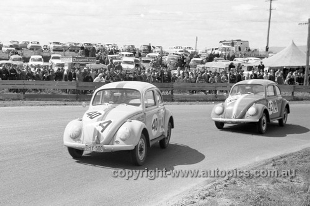 64776 - David Walker & Brian Milton, Frank Hann & George Forrest, VW1200 - Bathurst 1964