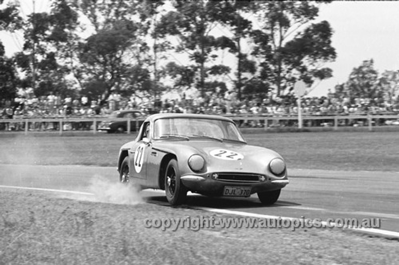 65485 - P. Owen, TVR Grantura - Warwick Farm 1965 - Photographer  Bruce Wells