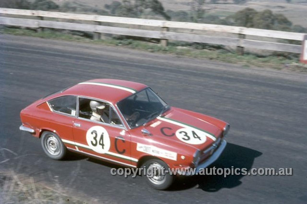 67766 - David Bye / Lynn Brown Fiat 850 - Gallaher 500 Bathurst 1967 - Photographer Geoff Arthur