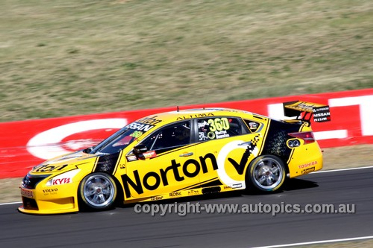 13736 - J. Moffat / T. Douglas   Nissan Altima - Bathurst 1000 - 2013 - Photographer Craig Clifford