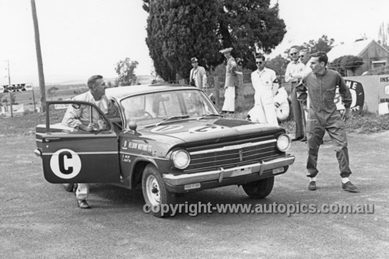63724 - Spencer Martin & Brian Muir, Holden EH 179 - Armstrong 500 Bathurst 1963