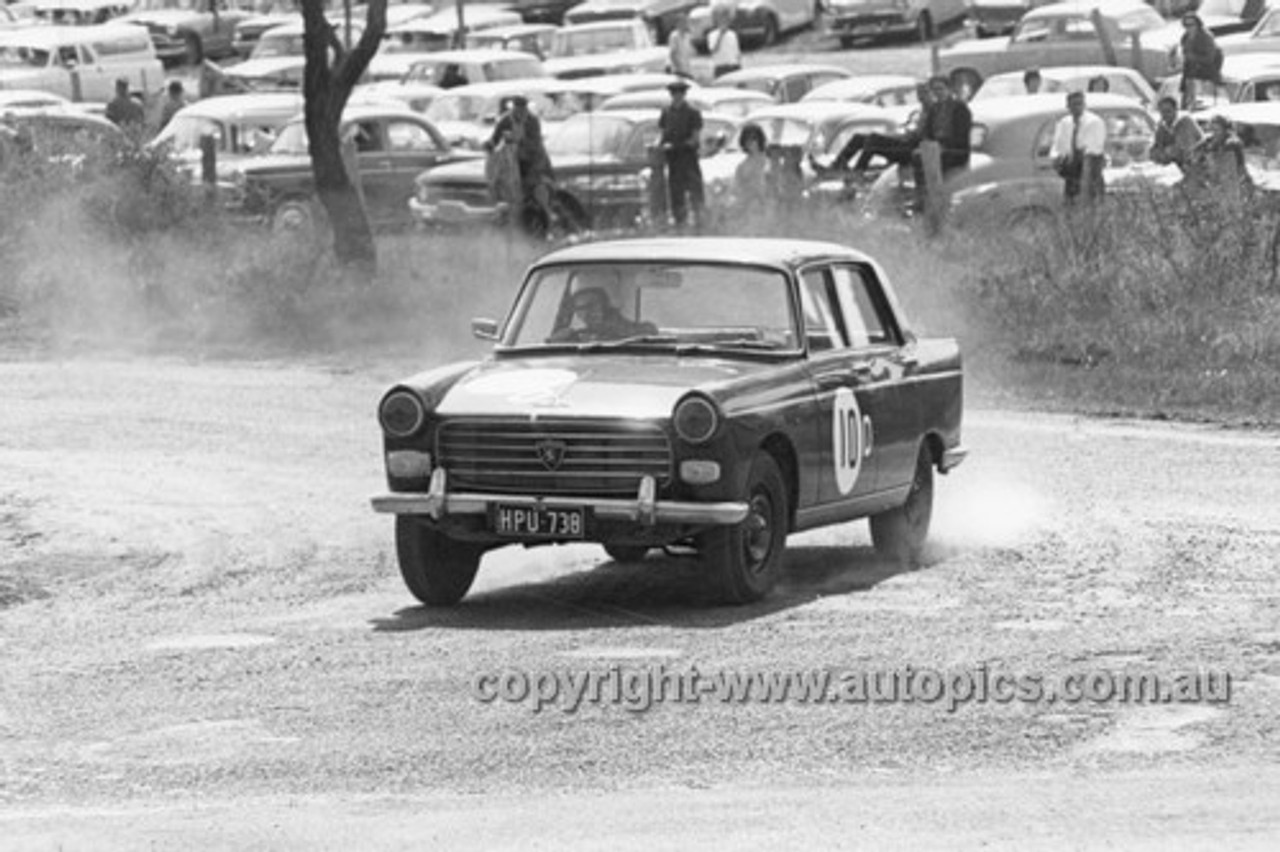 63725 - Bill Coe & Syd Fisher Peugeot 404 - Armstrong 500 Bathurst 1963