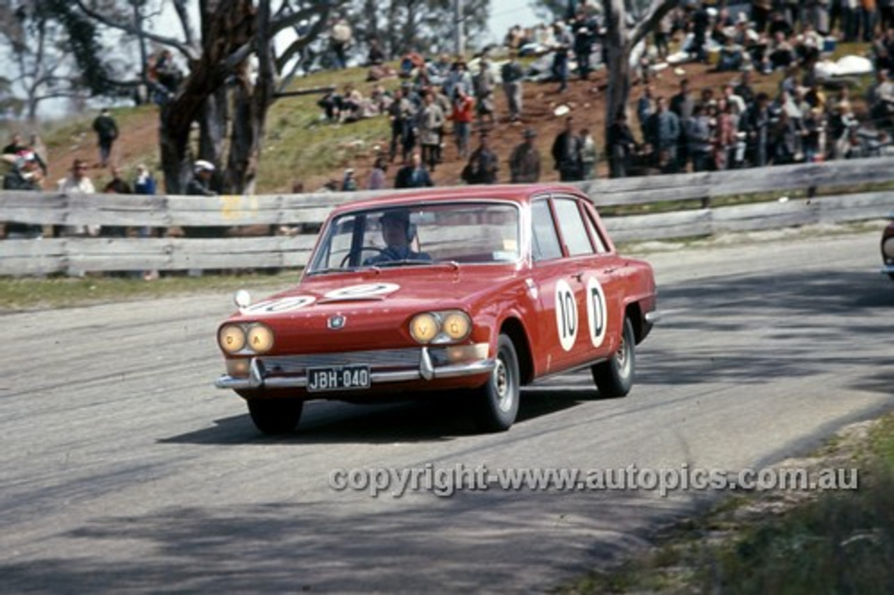 64794 - Lex  Davidson / Rocky Tresise Triumph 2000 - Armstrong 500 Bathurst 1964