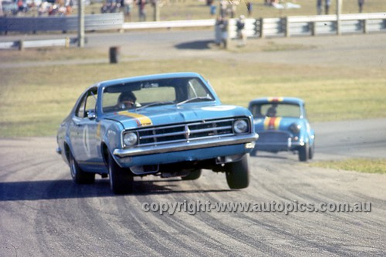 69174 - Norm Beechey HT Monaro & Peter Manton Morris Cooper S - Lakeside 1969 (slightly out of focus)