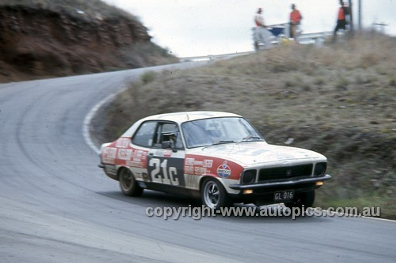 72869 - Gerry Lister & David Seldon Torana LJ XU1 - Hardie Ferodo 500 Bathurst 1972