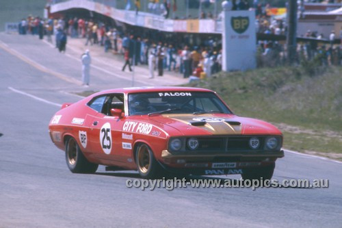 75798 - Allan Moffat - Ford Falcon XB GT - Bathurst 1975 - AUTOPICS