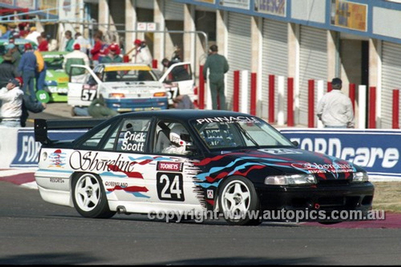 94824  - Greg Crick / Tony Scott, Commodore VP  - Tooheys 1000 Bathurst 1994 - Photographer Marshall Cass