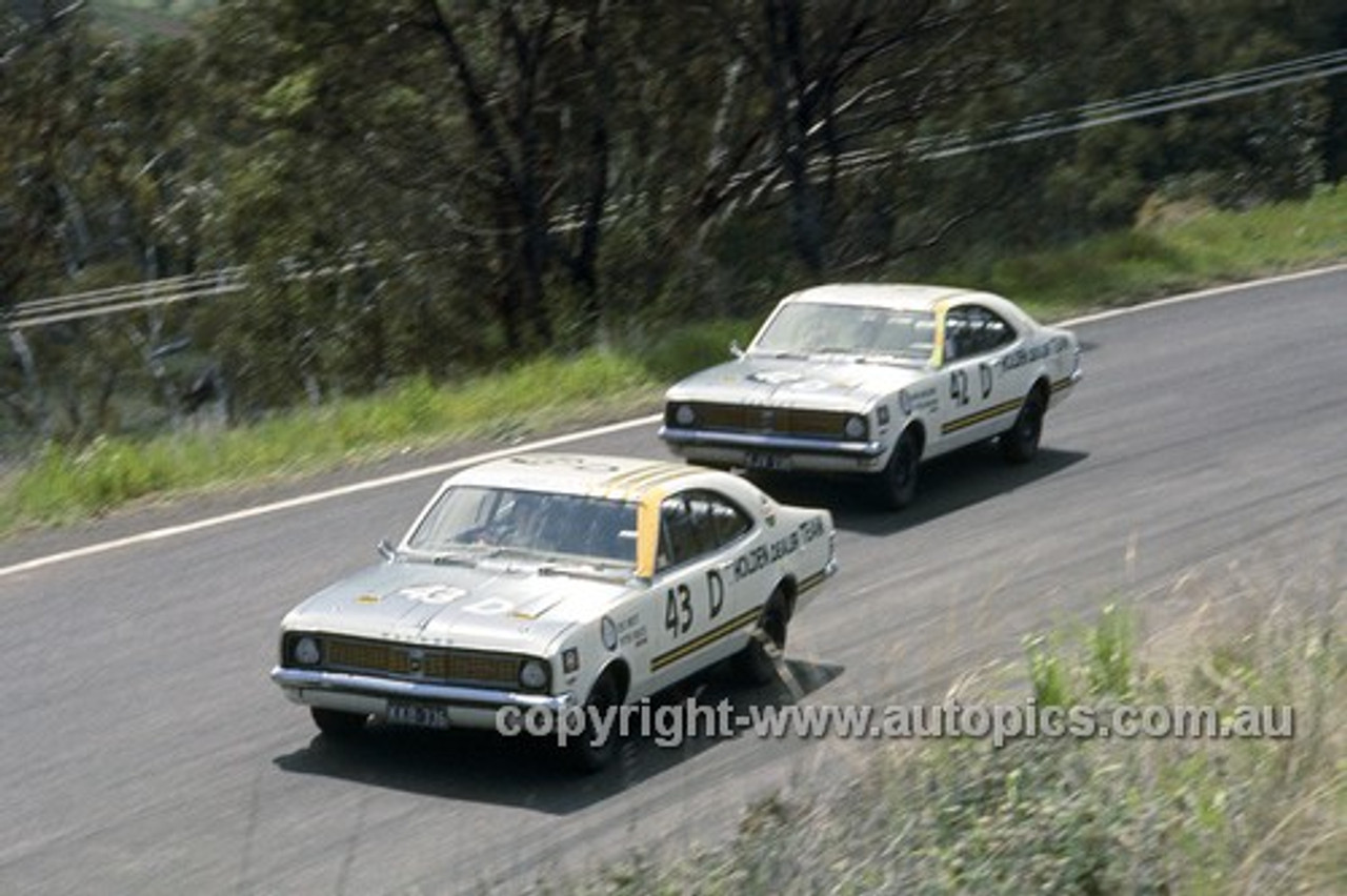 699005  - Des West / Peter Brock & Henk Woelders / Peter Macrow Holden Monaro GTS 350 -  Bathurst 1969