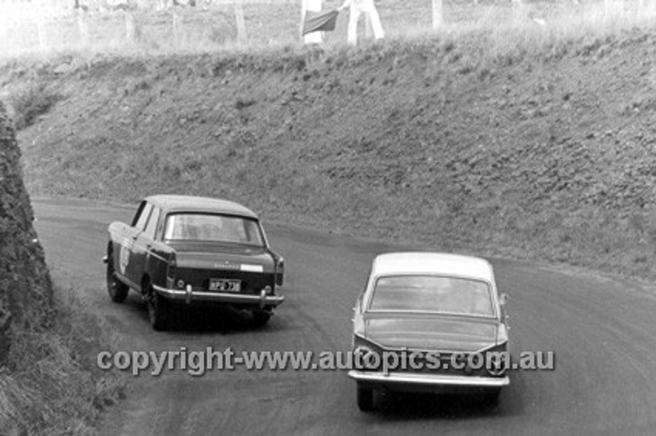 63726 - Bill Coe & Syd Fisher Peugeot 404 - Bob Jane & Harry Firth Cortina GT - Armstrong 500 Bathurst 1963