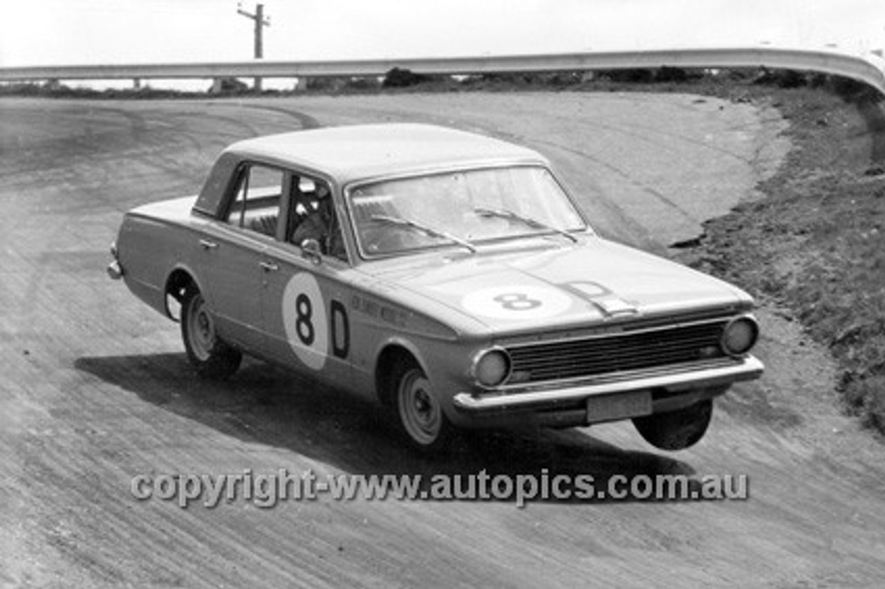 63729 - Tony Allen & Tony Reynolds, Valiant AP5 - Armstrong 500 Bathurst 1963