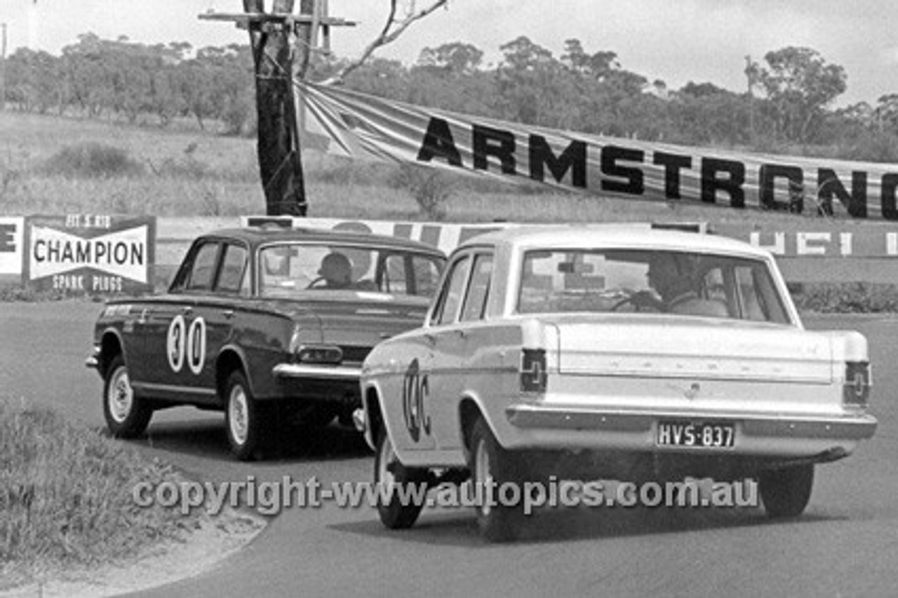 63731 - David McKay & Greg Cusack, Vauxhall Velox & Jim O'Shannessy & John Brindley, Holden EH S4 - Armstrong 500 Bathurst 1963