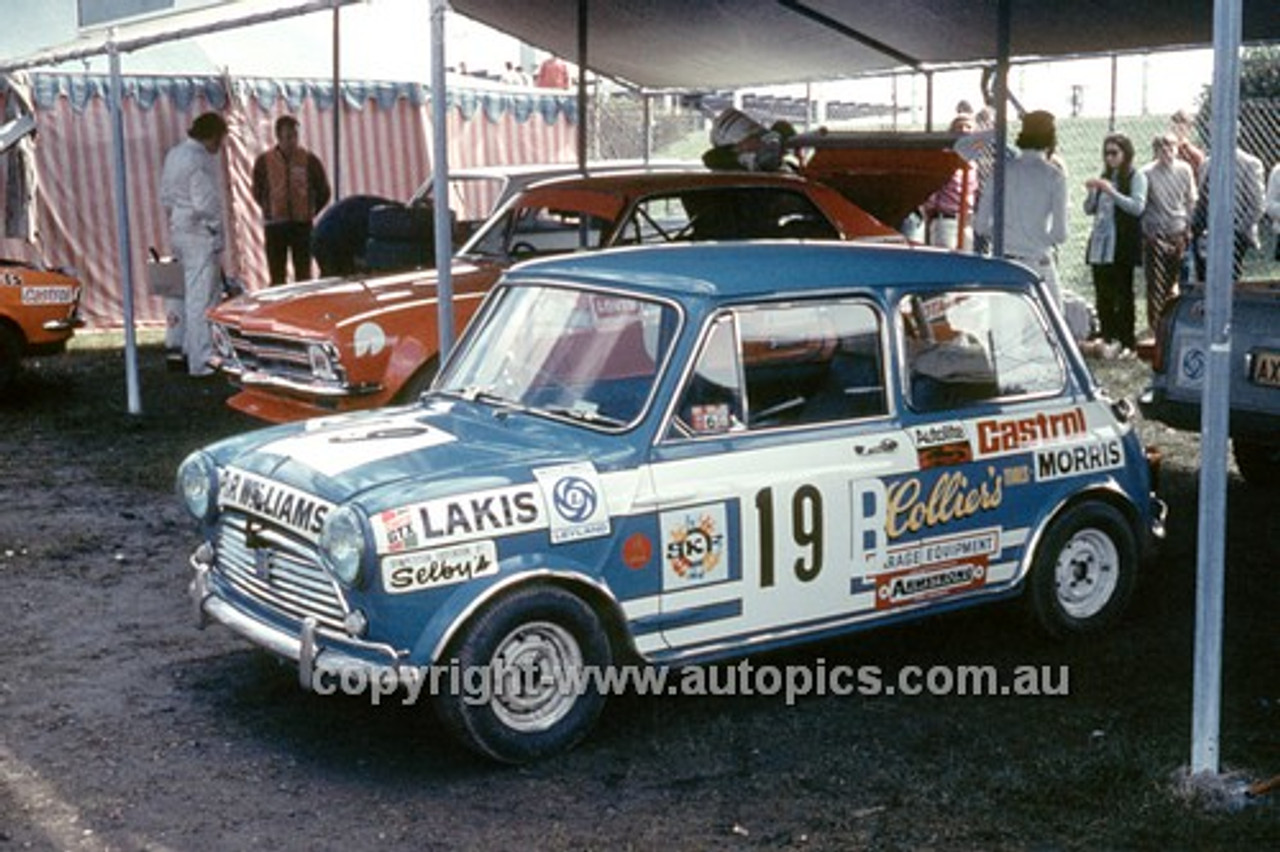 700002 - Lakis Mantics Morris Cooper S - Symmons Plains 1970 - Photographer Perry Drury