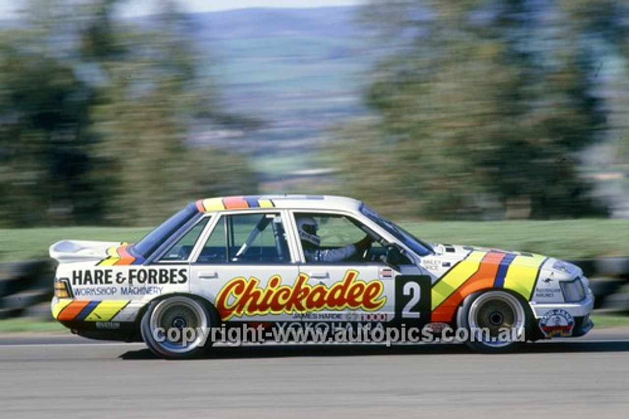 86791  -  G. Bailey / A. Grice, Commodore VK - 1st Outright Bathurst 1986 - Photographer Ray Simpson