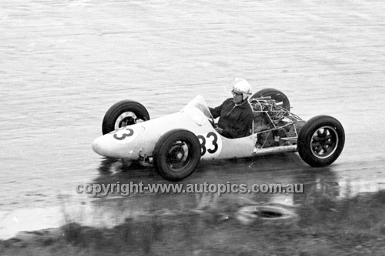 64565 - R. Minogue, Sidney Vincent - Hume Weir 20th September 1964 - Photographer Bruce Wells