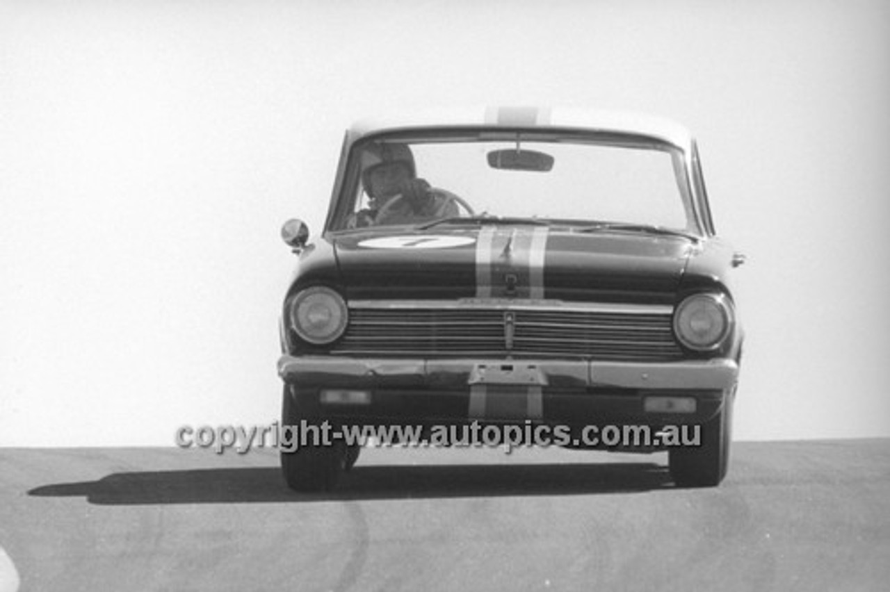 69188 - Graham Ryan, Holden EH - Bathurst 7th April 1969