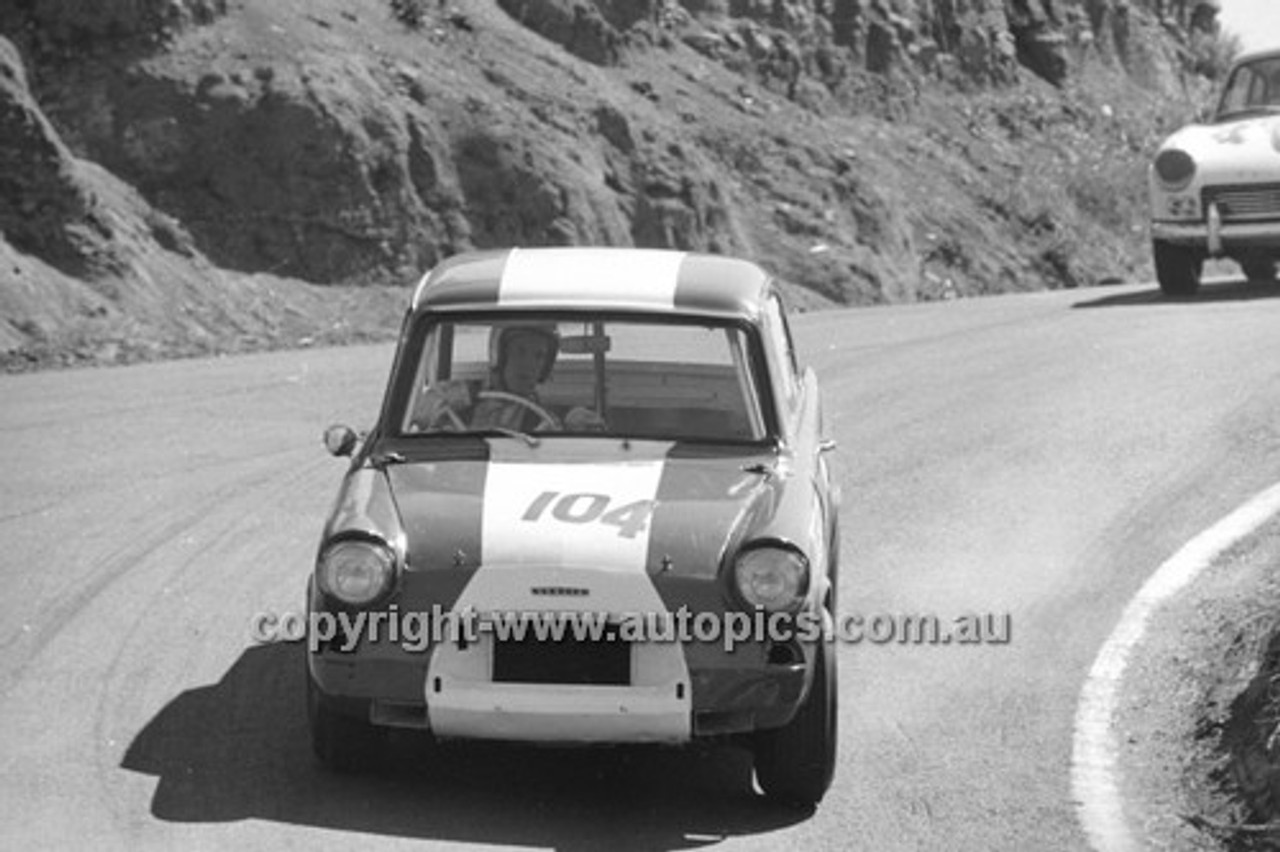 69194 - K. Peters, Ford Anglia - Bathurst 7th April 1969