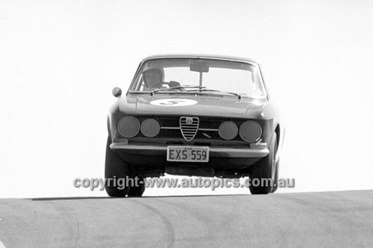 69198 - John French, Alfa Romeo GTV - Bathurst 7th April 1969