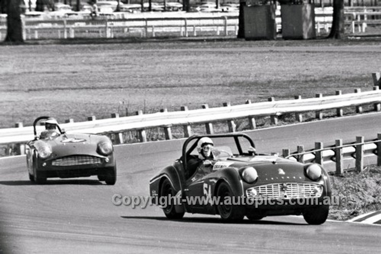 68611 - B. Tompson, Triumph 3A -  Warwick Farm 1968 - Photographer Lance J Ruting