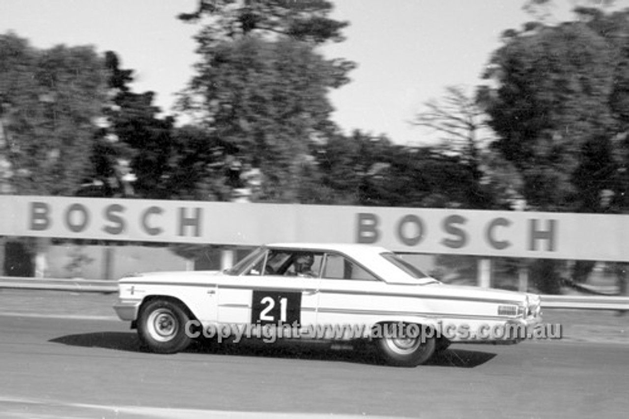 65119 - John Reaburn, Galaxie - Sandown ATCC 1965- Photographer Peter D'Abbs