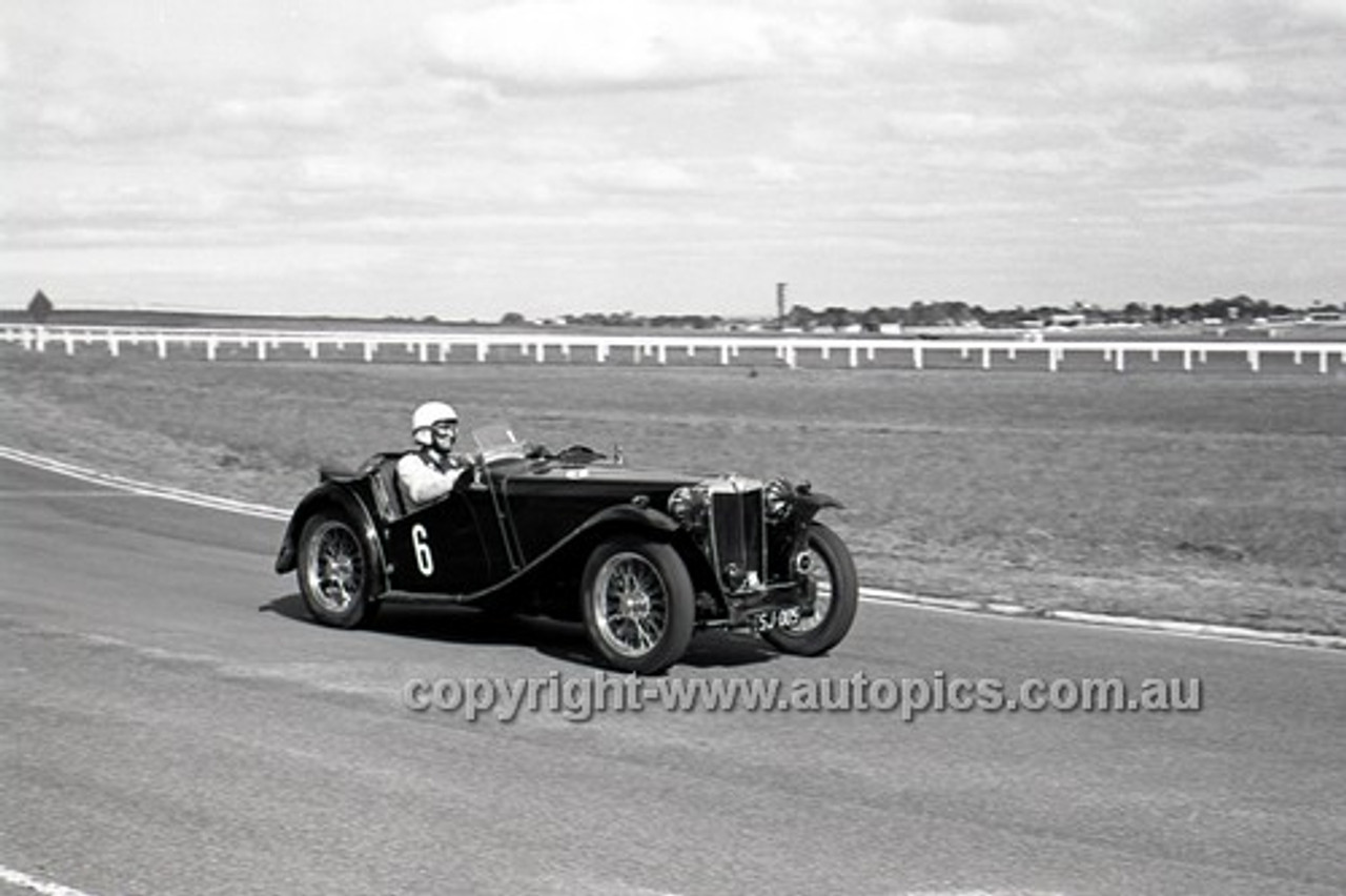 69209 - Andrew Barnett, MG TC - 4th May 1969  Sandown  - Photographer Peter D'Abbs