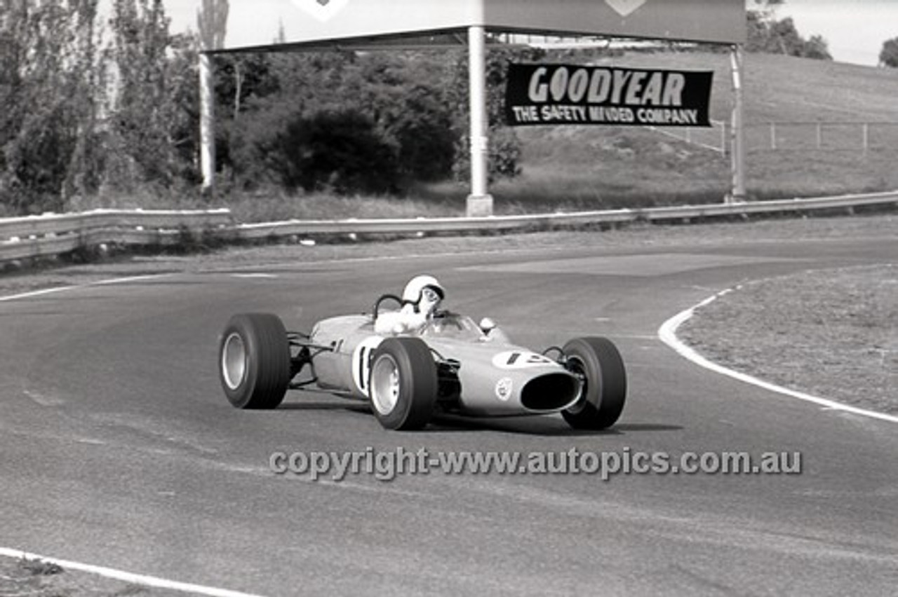 69219 - Andy MacGregor, MacGregor-Cosworth - 4th May 1969  Sandown  - Photographer Peter D'Abbs