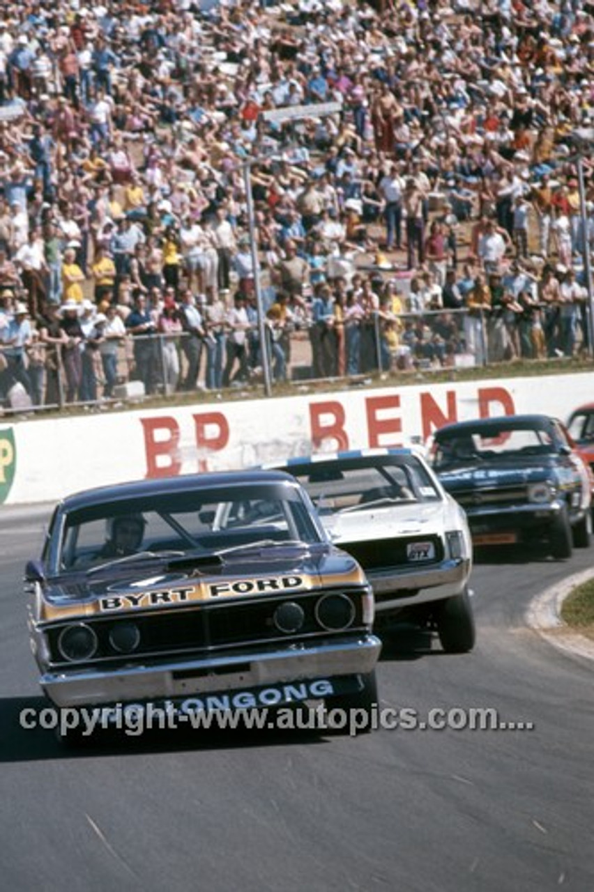 71324 - Phil Barns, Falcon XY GTHO & Leo Geoghegan, Valiant Charger - Oran Park 1971